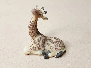 Ceramic Giraffe Figurine With Sitting 2.5 In Tall Unbranded - Picture 1 of 10