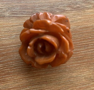 ANTIQUE ART DECO BUTTERSCOTCH BAKELITE ROSE FLOWER CARVED BROOCH PIN 3cm x 3cm - Picture 1 of 5