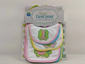 Baberos Neat Solutions Baby’s Primer Año 12 Mensuales Milestone. Nuevo - Imagen 1 de 4
