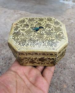 Vintage Beautiful Hand Made & Painted Paper Mache Exotic Bird Art Box TC71
