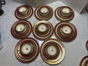 Vtg AYNSLEY WESTMINSTER MAROON LAURELS 5 PCS PLACE SETTING For 8 People - Picture 1 of 14