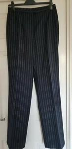 Escada 40 -12/14 Damen Nadelstreifen Hose - Navy & Hellblau NEU ohne Etikett - Bild 1 von 3