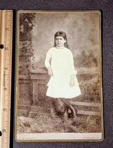 1890er C. W. Burkitt Cleveland Ohio Foto Mädchen Kind Portrait Bild Antik - Bild 1 von 2