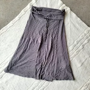 Gonna Athleta Shadow Stripe Pieghevole Vita Finta Avvolgente Lunghezza Ginocchio/Midi Tg S Grigio - Foto 1 di 7