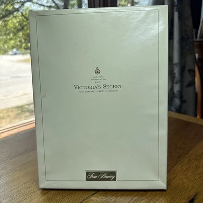 Medias cantrece elásticas crema vintage Victoria's Secret 2 pares talla pequeña Foto 1 de 4