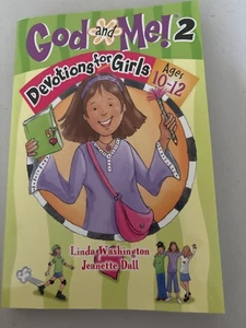 God and Me! Volume 2: Devotions for Girls Ages 10-12 - Imagen 1 de 9