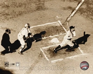 BABE RUTH YANKEES 8X10 *LICENSED* PHOTO 1927 60th HOME RUN - Picture 1 of 1