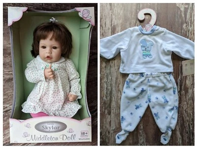 NUEVO en caja Muñeca Middleton Little Skylar Chupador de Pulgar + Conjunto Niña Reva Elegante Foto 1 de 4