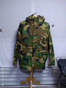 "Pre-Owned" Genuine US Military Cold Weather Woodland Camo Parka Large-Regular - Picture 1 of 10