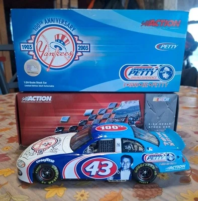 RICHARD PETTY YOGI BERRA YANKEES 100th ANNIVERSARY DODGE ACTION 1:24 AUTOGRAPHED - Image 1 of 4