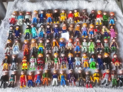 Lot de 75 personnages / figurines Playmobil + accessoires et animaux - Photo 1/2