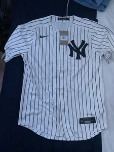 New York Yankees Men’s Medium Jersey Nike - Picture 1 of 3