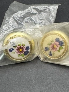 Paar Amerock Allison Vintage Messing Keramik Blumen Schrank Knopf Ziehen 1-1/4" Neu aus altem Lagerbestand - Bild 1 von 6