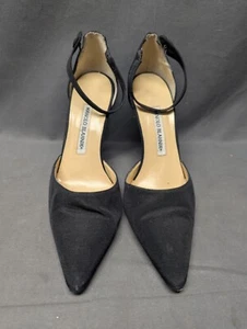 Scarpe decolte MANOLO BLAHNIK 39 9 nere con tacco in raso a punta e cinturino - Foto 1 di 5