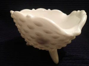 SMITH GLASS HOBNAIL MILK GLASS BOWL-3 FEET SCALLOPED RIM WITH ORIGINAL TAG - Picture 1 of 7