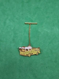 Vintage 1" Gold Tone  Firetruck Firefighter Tie Tack Lapel Pin Green Collectable - Picture 1 of 2