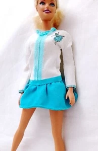 B132 - BARBIE MY FIRST EASY ON FASHION 1985 abito bianco e azzurro  - Foto 1 di 4