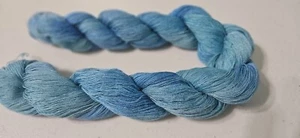 Far Out Fibers Rayon Garn 3..1 Unzen handgefärbt blau 1 Knäuel superfein - Bild 1 von 3