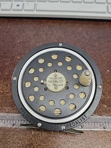 Vintage PLUEGER MEDALIST BY SHAKESPEAR 1495 CJ JAPAN - Picture 1 of 5