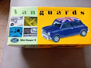 VANGUARDS 1:43 MINI COOPER S DARK BLUE - Picture 1 of 2