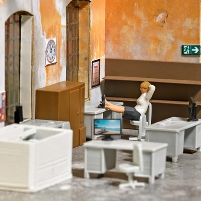 HO Scale Accessories - 79907 - Action Set:  End of Work at the Office - Image 1 of 2