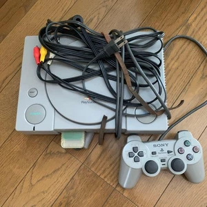 Early PlayStation console - Picture 1 of 2