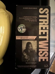 Streetwise VHS documentary FILM 1984 Martin Bell Mary Ellen Mark Rare PHOTOGRAPH - Bild 1 von 3