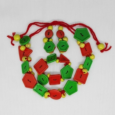 Kitsch Botón de Navidad y Cuentas de Madera Conjunto de 3 Piezas Collar Pulsera Pendiente Posable Foto 1 de 4