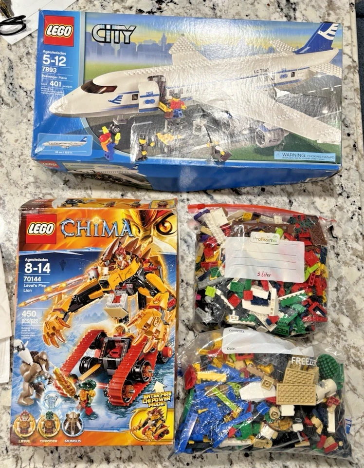 Lego 2014 Legends Chima Laval's Fire Lion 2006 City Passenger Plane + 4 LB Legos - Image 1 of 4