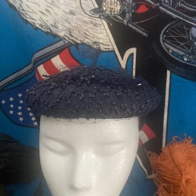 De colección Años 40 Clover Lane Lentejuelas Malla Sombrero Caplet Union Hecho en EE. UU. Azul Marino Foto 1 de 4