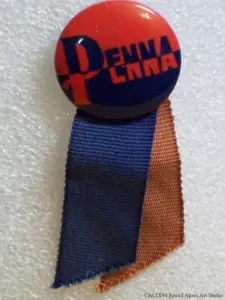 Prendedor de fútbol americano de los cuáqueros de la Universidad de Pennsylvania botón vintage con cinta Penn - Imagen 1 de 5
