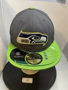Usado en Excelente Condición Seattle Seahawks New Era 59fifty Sombrero Sobre el Campo 7 5/8 Logo Dorado ¡RARO! - Imagen 1 de 12