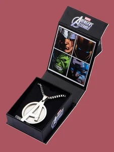 Marvel Avengers Logo lizenzierter authentischer großer Anhänger mit Kette - Bild 1 von 3