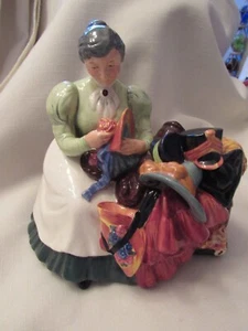 BEAUTIFUL ROYAL DOULTON "THE WARDROBE MISTRESS" HN2145 - ENGLAND - 1953 COPRIGHT - Picture 1 of 10