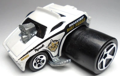 2005 风火轮 FATBAX PLYMOUTH BARRACUDA RIOT SQUAD 白色 1: 64 压铸 2 汽车 — 第 1/4 张图片