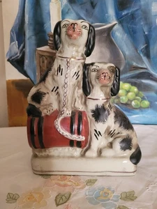 Antike Staffordshire Spaniels Hunde Welpenlauf schwarz weiß gold Kette  - Bild 1 von 13