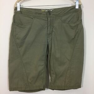 Mountain HardWear Shorts Size 8 Green Flat Front Bermuda 