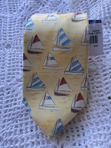 Cravatta uomo J.Mclaughlin 100% seta Sundance barche a vela giallo 58” L 3,5”W nuova con etichette - Foto 1 di 5