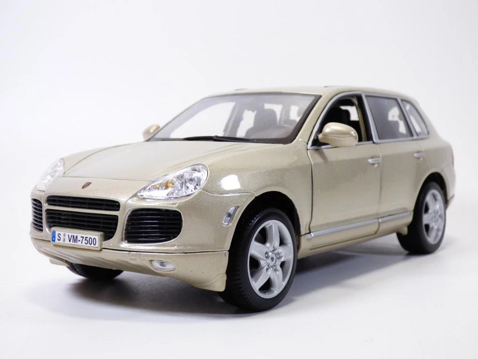 OCCASION sans boite PORSCHE CAYENNE TURBO beige 1/18 - Immagine 1 di 1