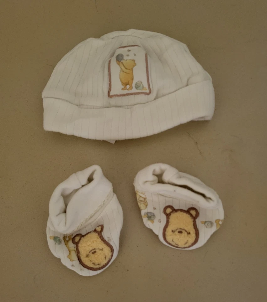 Бини с ботинками для новорожденных Winnie The Pooh из магазина Disney - Изображение 1 из 1