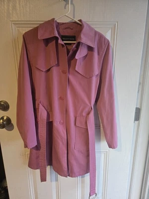 Gabardina rosa para mujer Regent Park talla mediana con botones y bolsillos Foto 1 de 4