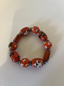 Pulsera elástica hecha a mano Halloween Murano cuentas de vidrio fantasmas gatos negros boo - Imagen 1 de 5