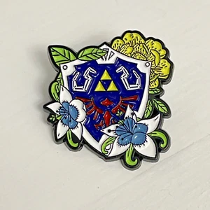 The Legend of Zelda Hylian shield enamel pin badge / brooch - brand new - Picture 1 of 6