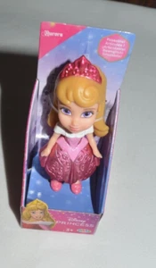 DISNEY MIN PRINCESA 2024 - MUÑECA AURORA NUEVO ASPECTO METÁLICO PARA 2024 ¡POSABLE!! - Imagen 1 de 4