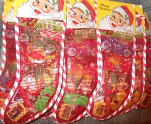 Vintage 12" Netz Netz JUNGEN Weihnachtsstrumpf mit 1960er-80er Spielzeug FAHRRÄDER, AUTOS, Käfer - Bild 1 von 6
