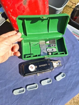 Singer Sewing Machine Buttonholer Attachment Vintage Accessories Green Box Used - Image 1 of 4