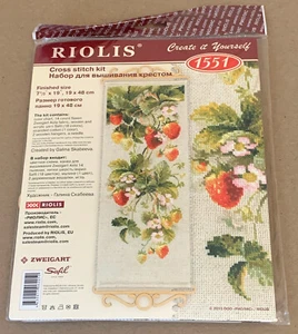 Riolis "Erdbeere" Pflanzen, Blumen, Blätter & Erdbeeren Kreuzstich-Set Neu in Verpackung - Bild 1 von 2