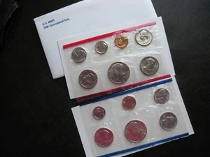 1981 US Mint Set Brilliant Uncirculated! - Picture 1 of 5