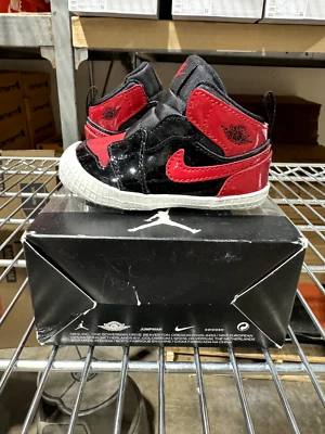 Talla 4C - Botín de cuna Jordan 1 Bred Patent (I) - AT3745-063 Foto 1 de 4