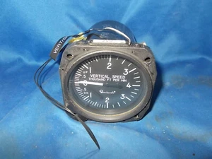 UNITED VSI 0-4000 FT ( 28 VOLT LIGHT ) - Picture 1 of 2